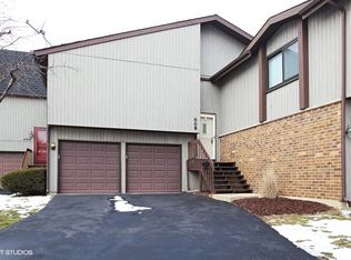 668 High Ridge Rd, Roselle, IL 60172