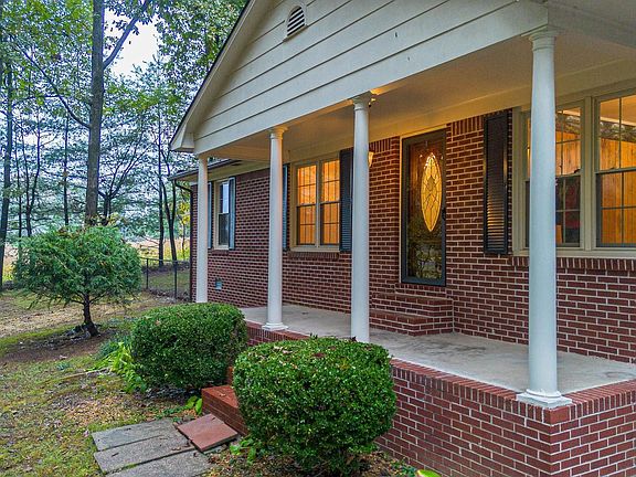 2nd image of 98 Sanderson Rd