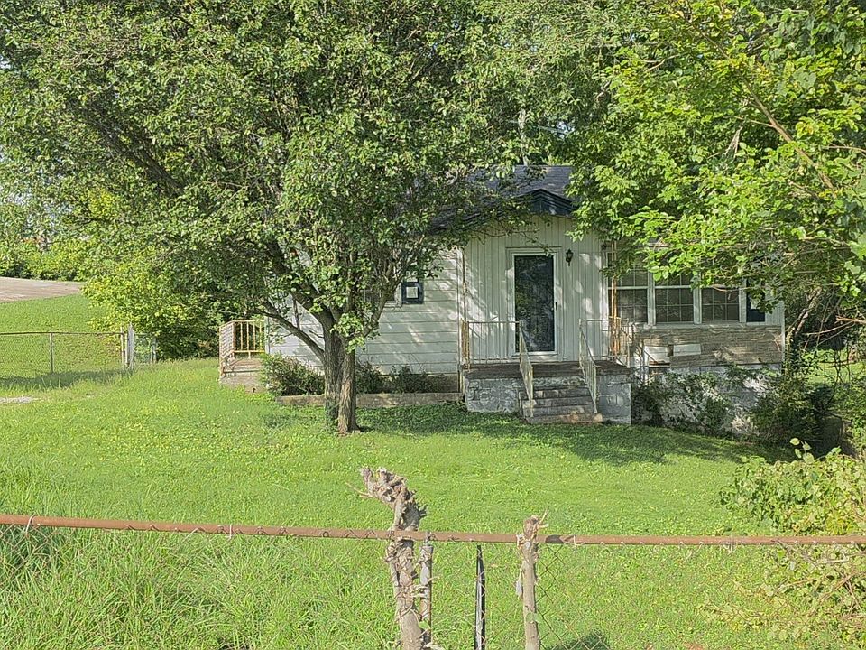 1st image of 403 Gary Hills Dr