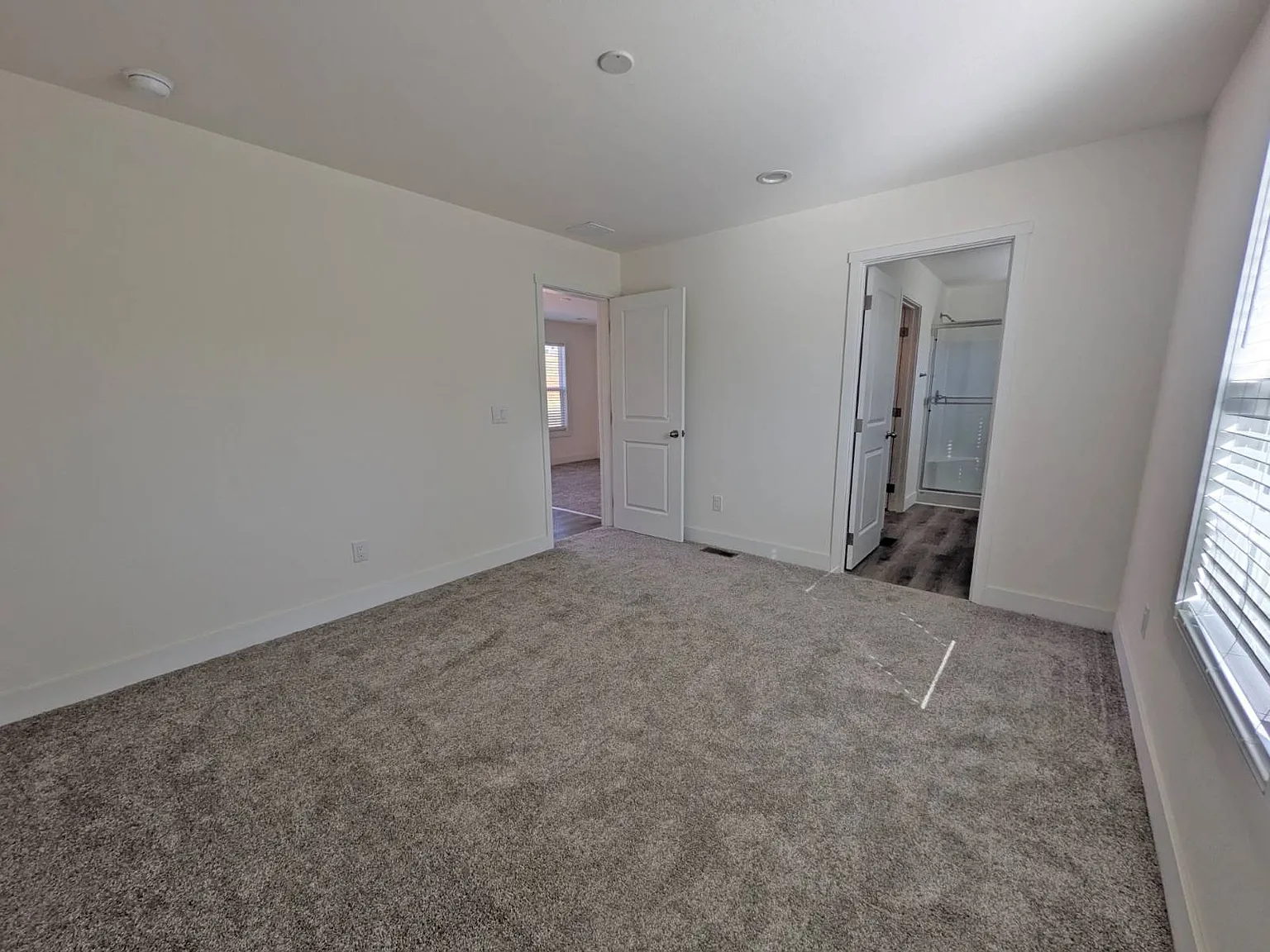3 bed, 2.0 bath, 1070 sqft, $1,795 — Photo 4