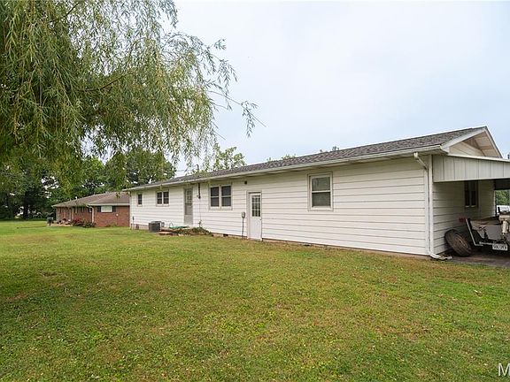 3rd image of 203 Depot Rd