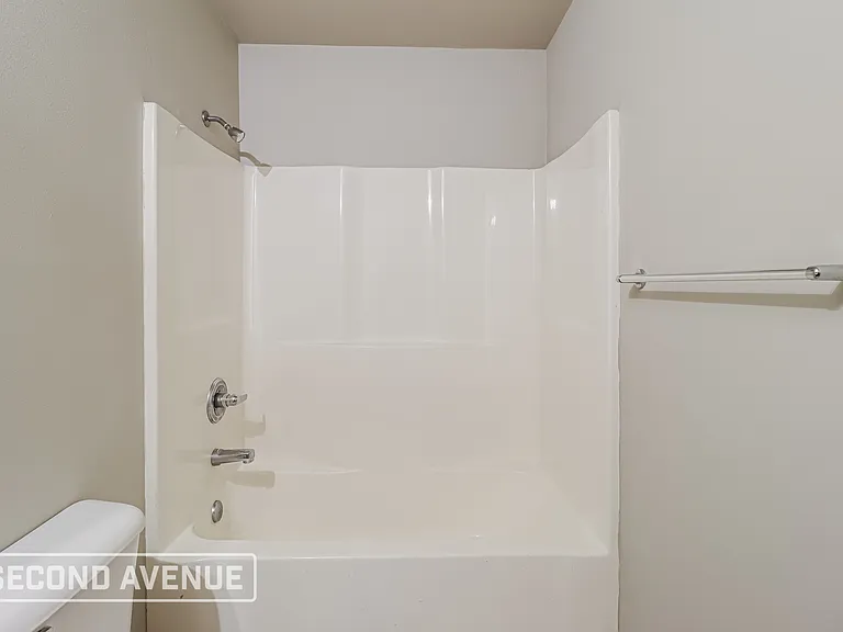 203 Glen Oaks Dr — Photo 11