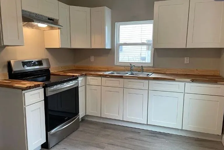 1308 Iredell Ave — Photo 4