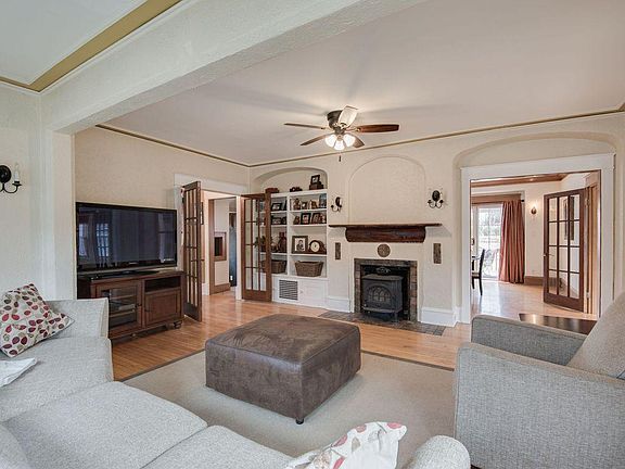4th image of 118 E Park Ln