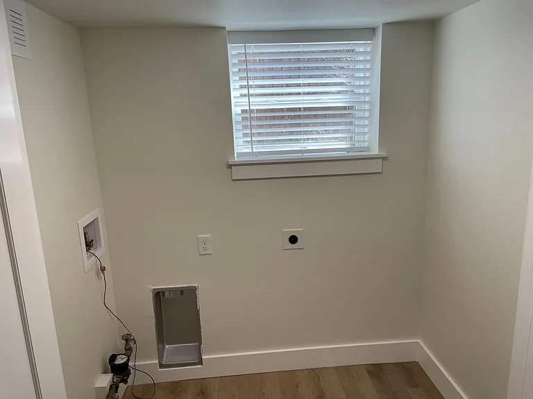 2104 S Corona St — Photo 35