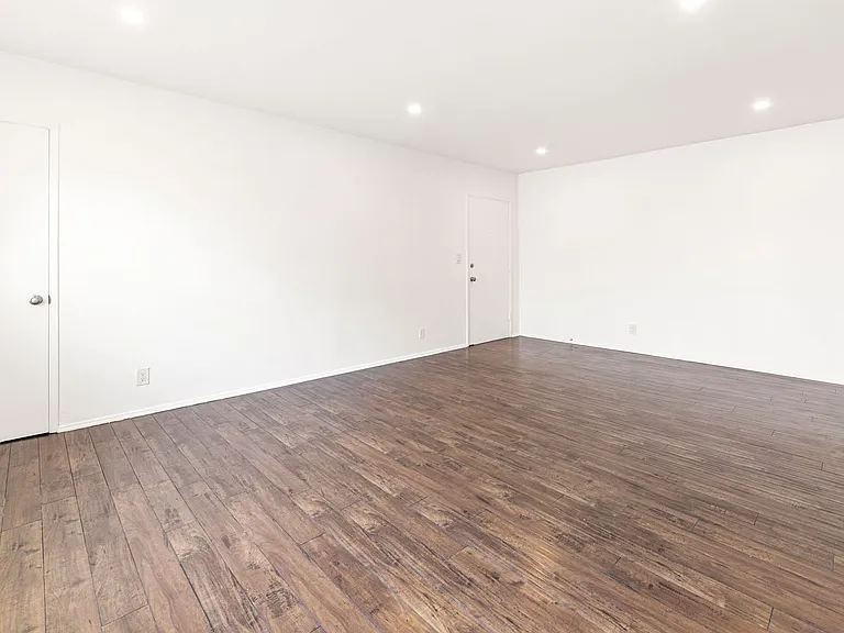 11618 Gorham Ave — Photo 8
