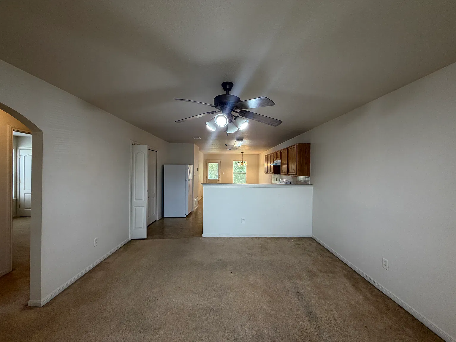 3 bed, 1154 sqft, $895 — Photo 2