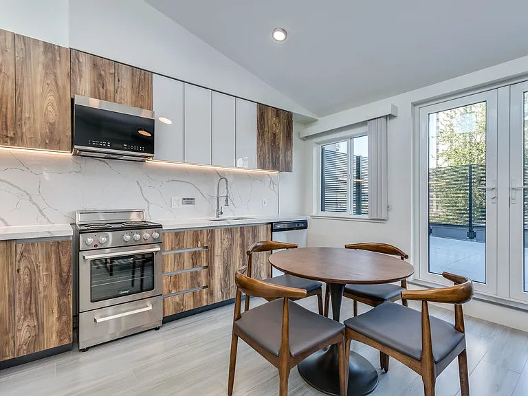 1168 Pendrell St #401 — Photo 8