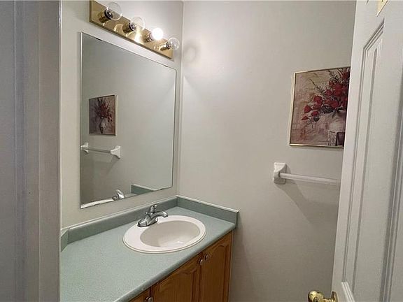 4th image of 31 Thornbury Cres