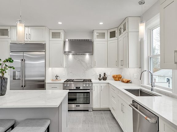 5th image of 183 Temple St