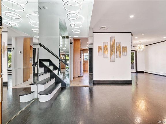 4th image of 1055 Lawrence Court
