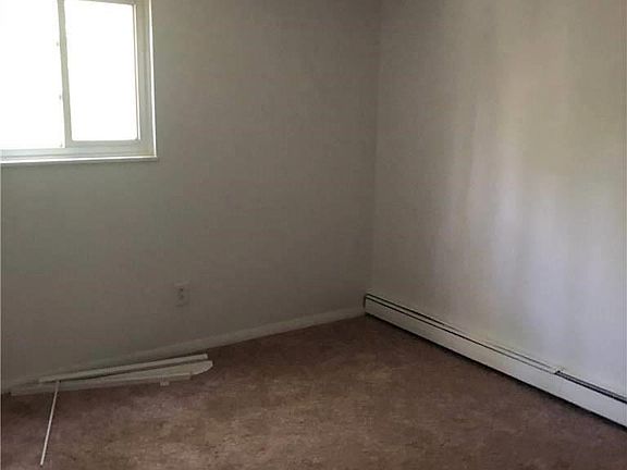4th image of 31 Clematis St