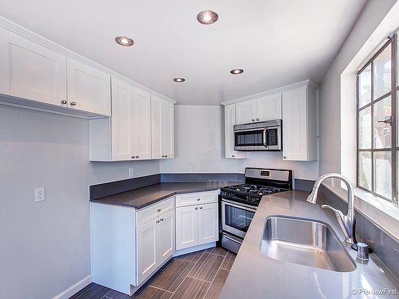 4th image of 3765 Boundary St Unit 4
