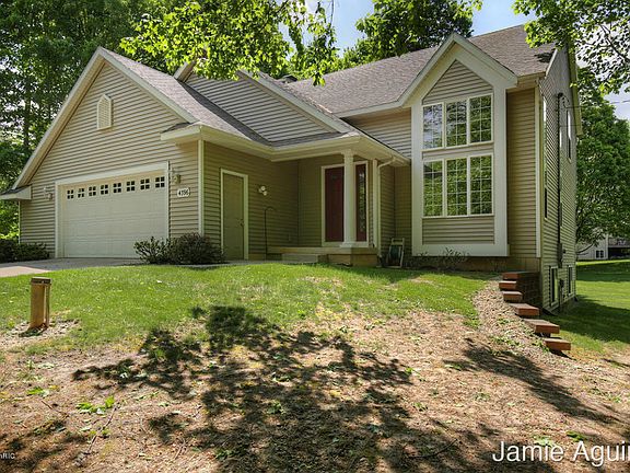 3rd image of 4396 Bradford St NE