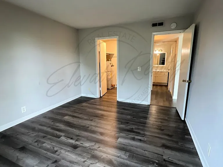 555 N Dupont Ave #A6 — Photo 10