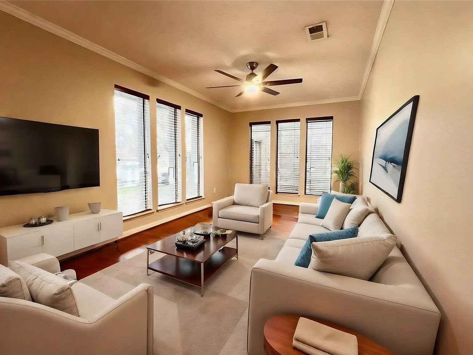 3 bed, 2.0 bath, 1739 sqft, $2,050 — Photo 4