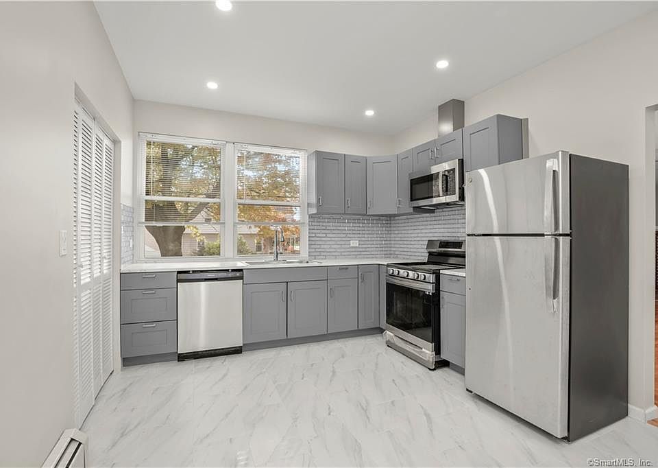 1st image of 875 Townsend Ave #1