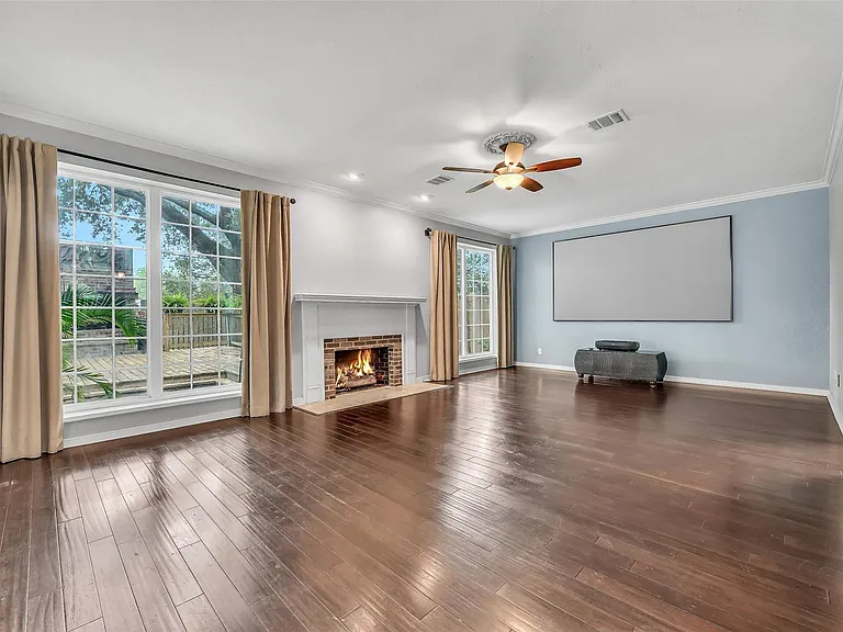 2111 Riverside Dr — Photo 5