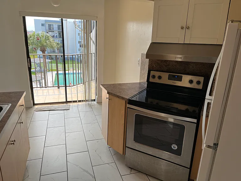 1820 W 53rd St #414 — Photo 11