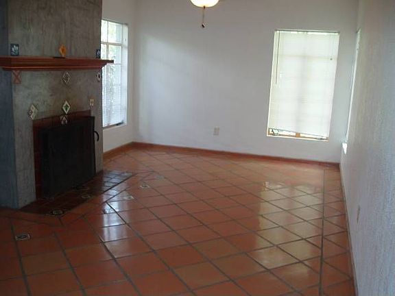 3rd image of 1038 Sycamore St