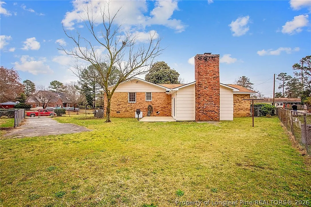 3 bed, 1.5 bath, 1450 sqft, $1,325 — Photo 4