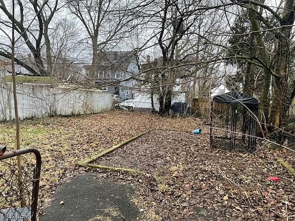 4th image of 10738 Amor Ave