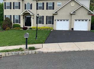 8 Lee Dr, Pottstown, PA 19464