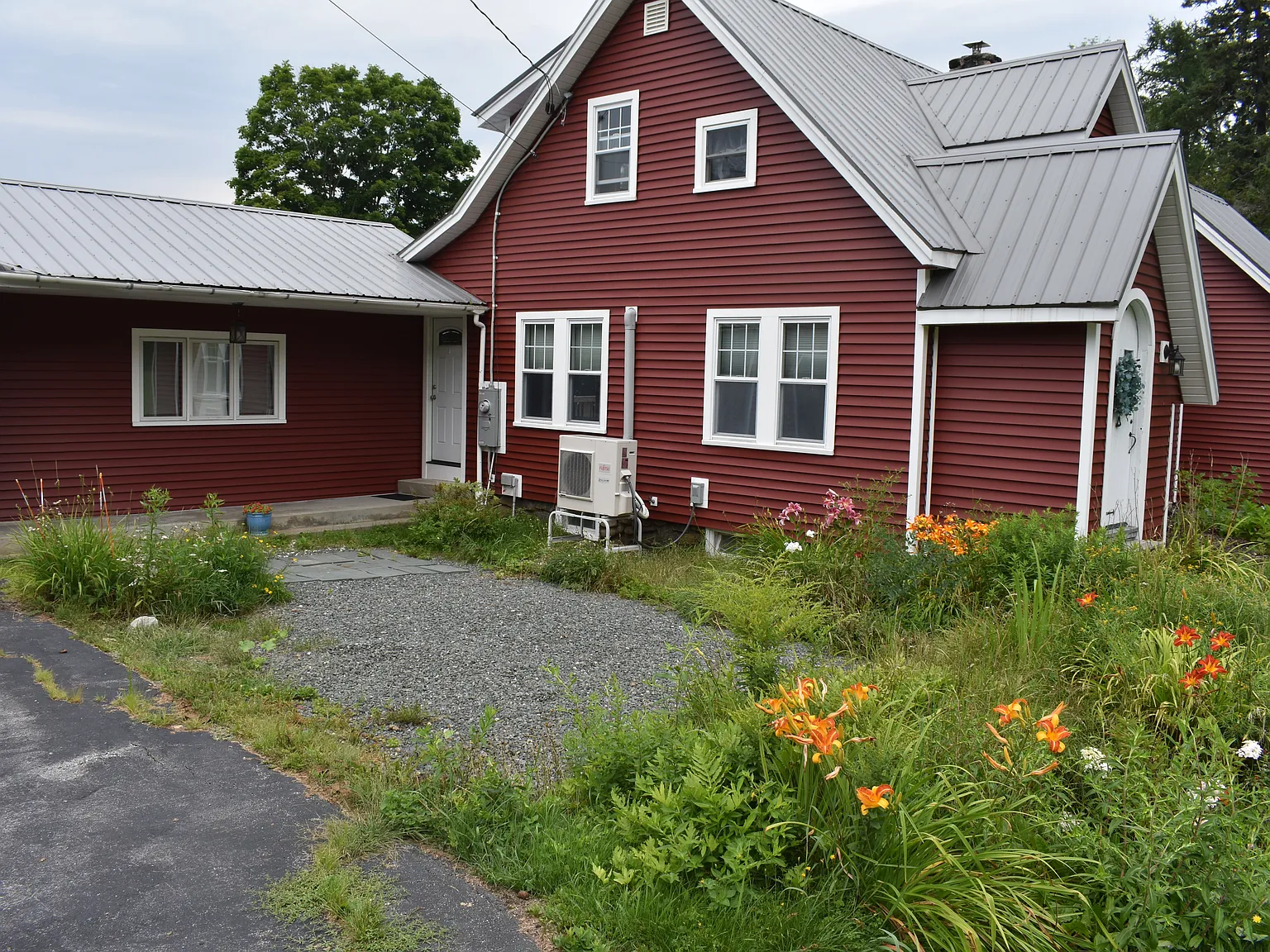 3 bed, 1688 sqft, $3,100 — Photo 3
