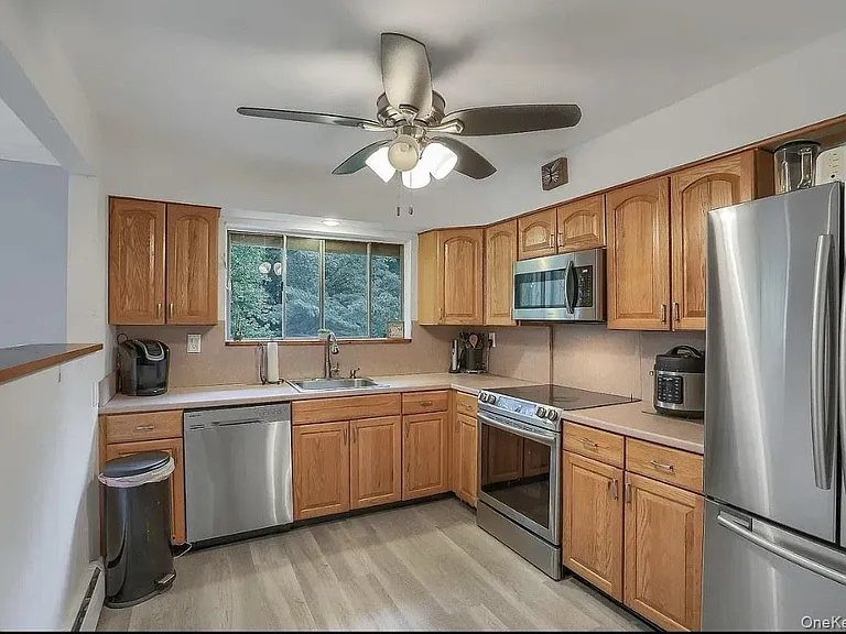121 Coachlight Sq — Photo 4