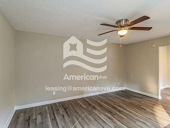 1632757_002_living_room_13828119.jpg