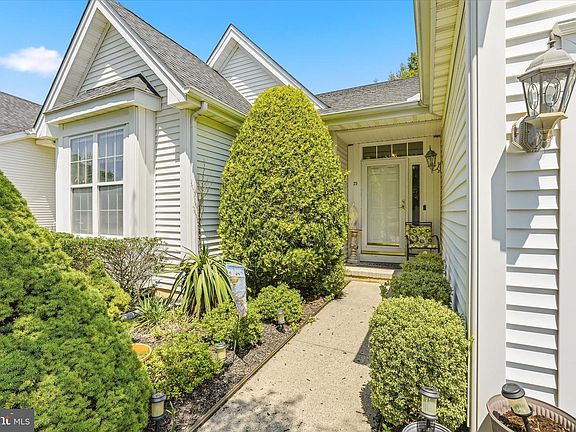3rd image of 23 Jumping Brook Ln