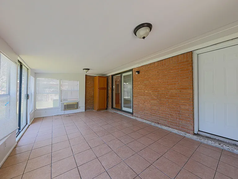 10038 Lazy Oaks St — Photo 11