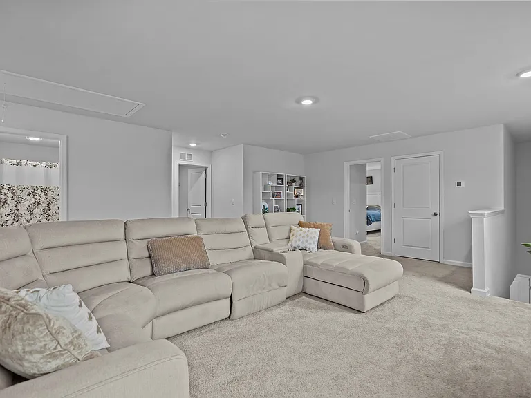 402 Folkstone Rd — Photo 29
