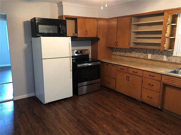 5th image of 306 S Elm St