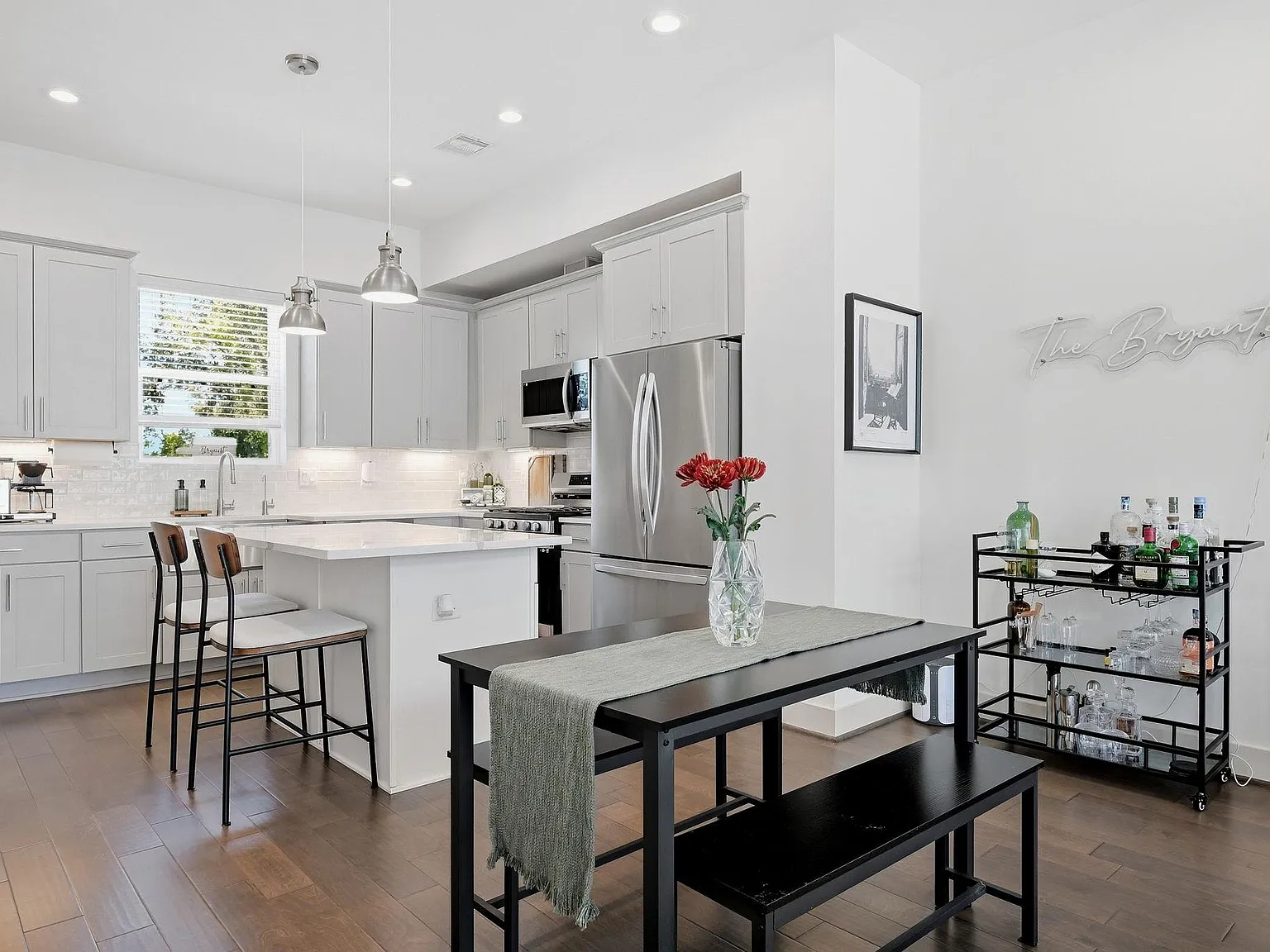3 bed, 3.5 bath, 1852 sqft, $2,900 — Photo 3