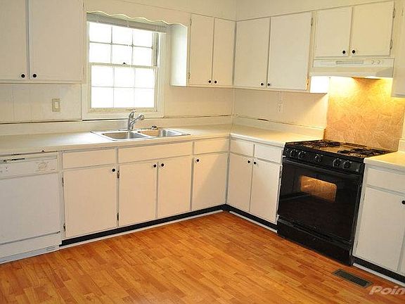 Clean Kitchen w/appliances