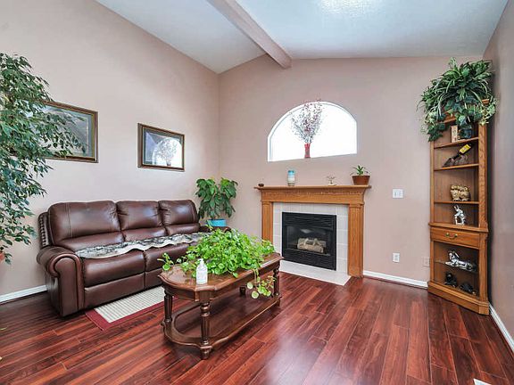 3rd image of 3702 S Hampshire Cir