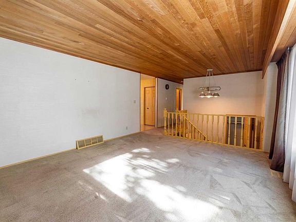 4th image of 548 S Mountain St