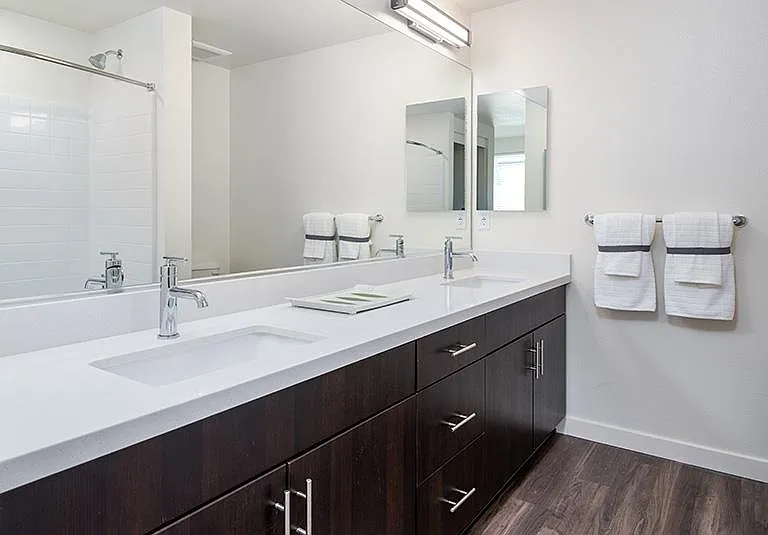 Lumina Apartments — Photo 14