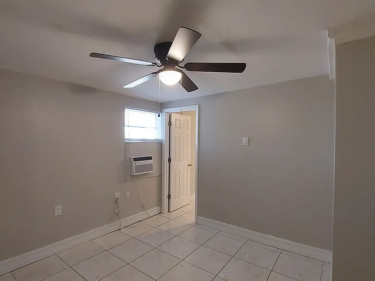 722 W Cleveland Ln — Photo 22
