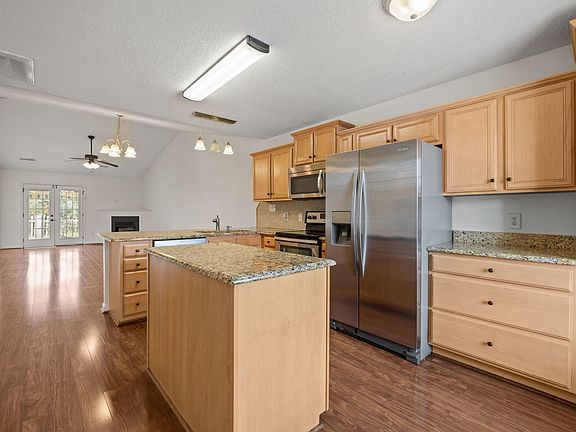 4th image of 305 Bowen Lake Dr