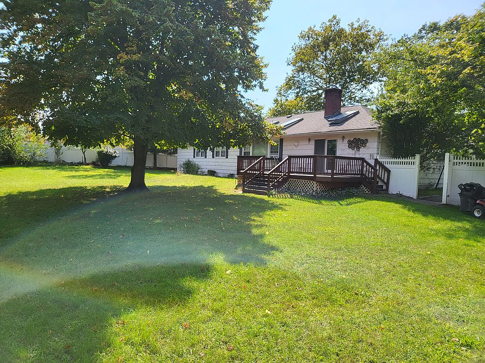 2nd image of 55 Saint Marks Ln