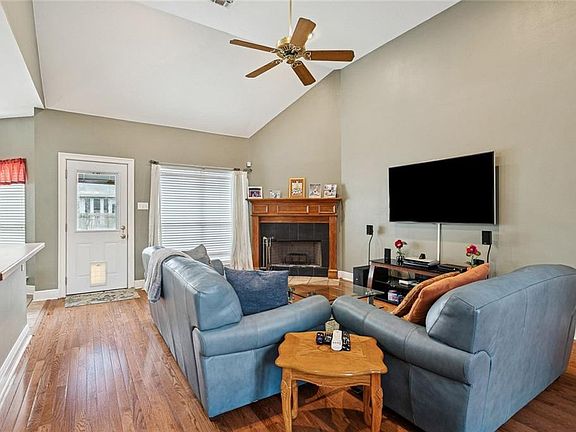 4th image of 723 Stonewood Dr