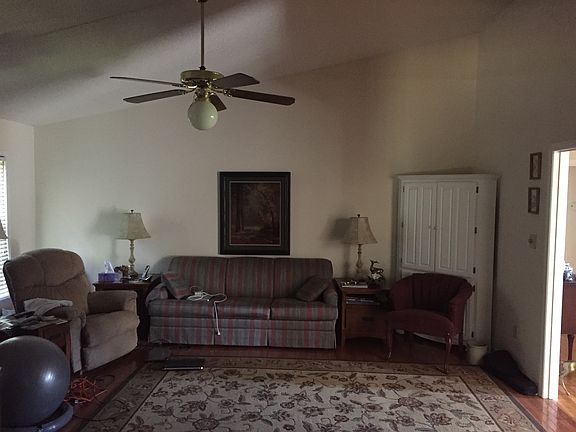 3rd image of 2715 Wellington St