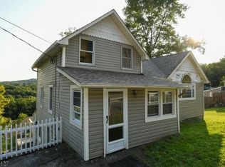 284 Macopin Rd, Bloomingdale, NJ 07403