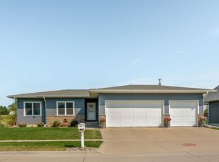 4227 Berry Hill Rd, Cedar Falls, IA 50613