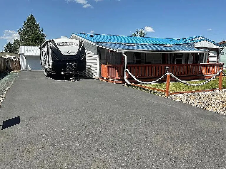 13905 Ravenwood Dr photo 1