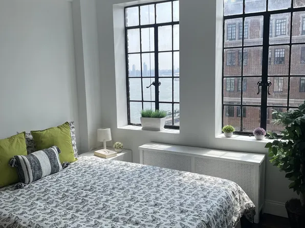 45 Tudor City Place image 3 of 8