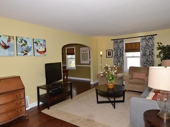 3rd image of 5407 N Kent Ave