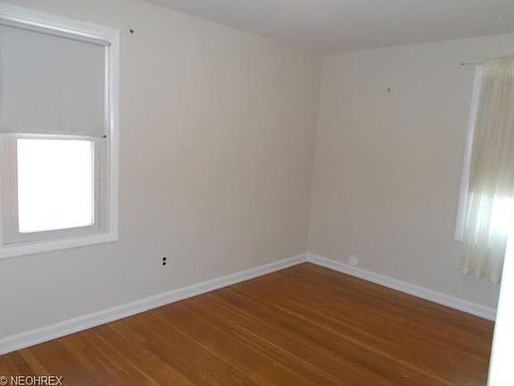 4th image of 1637 Temple Ave